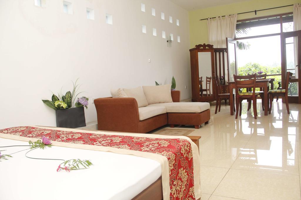 Thumbelina Apartments & Hotel Aluthgama Luaran gambar
