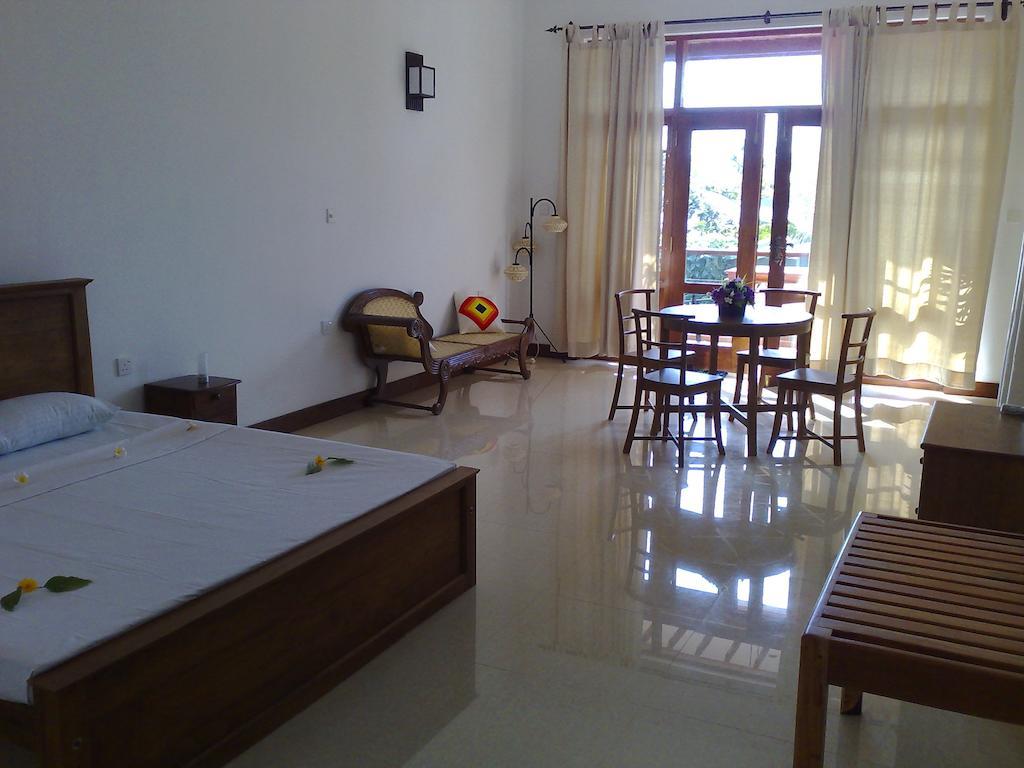Thumbelina Apartments & Hotel Aluthgama Luaran gambar