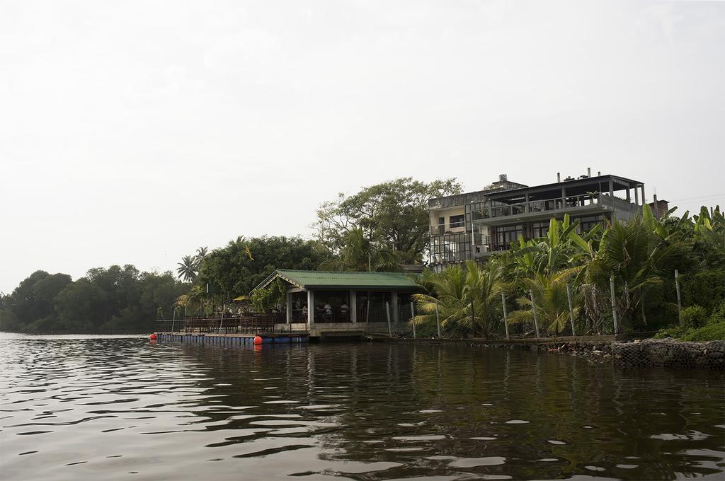 Thumbelina Apartments & Hotel Aluthgama Luaran gambar