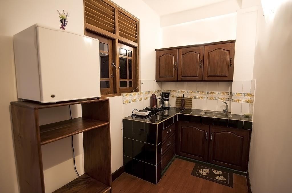 Thumbelina Apartments & Hotel Aluthgama Luaran gambar