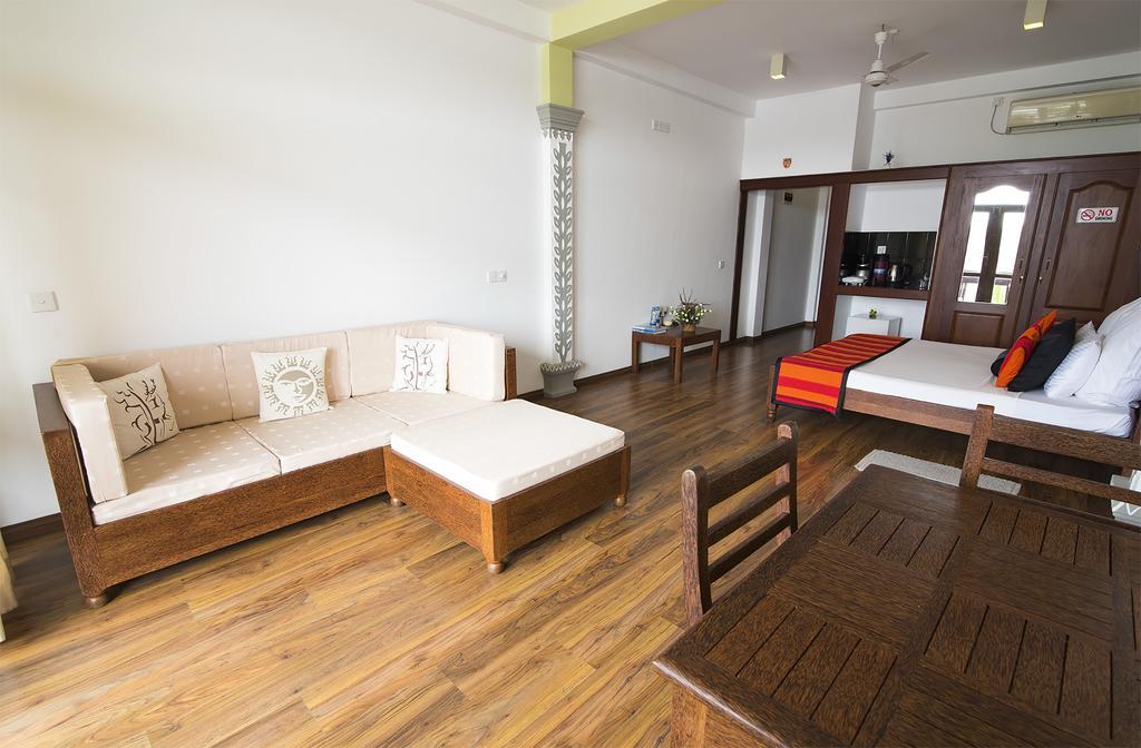 Thumbelina Apartments & Hotel Aluthgama Luaran gambar