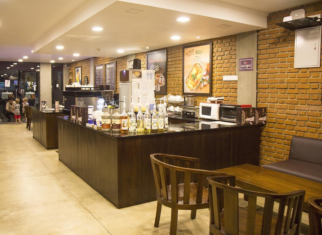 Thumbelina Apartments & Hotel Aluthgama Luaran gambar
