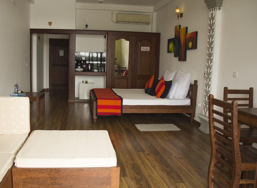 Thumbelina Apartments & Hotel Aluthgama Luaran gambar