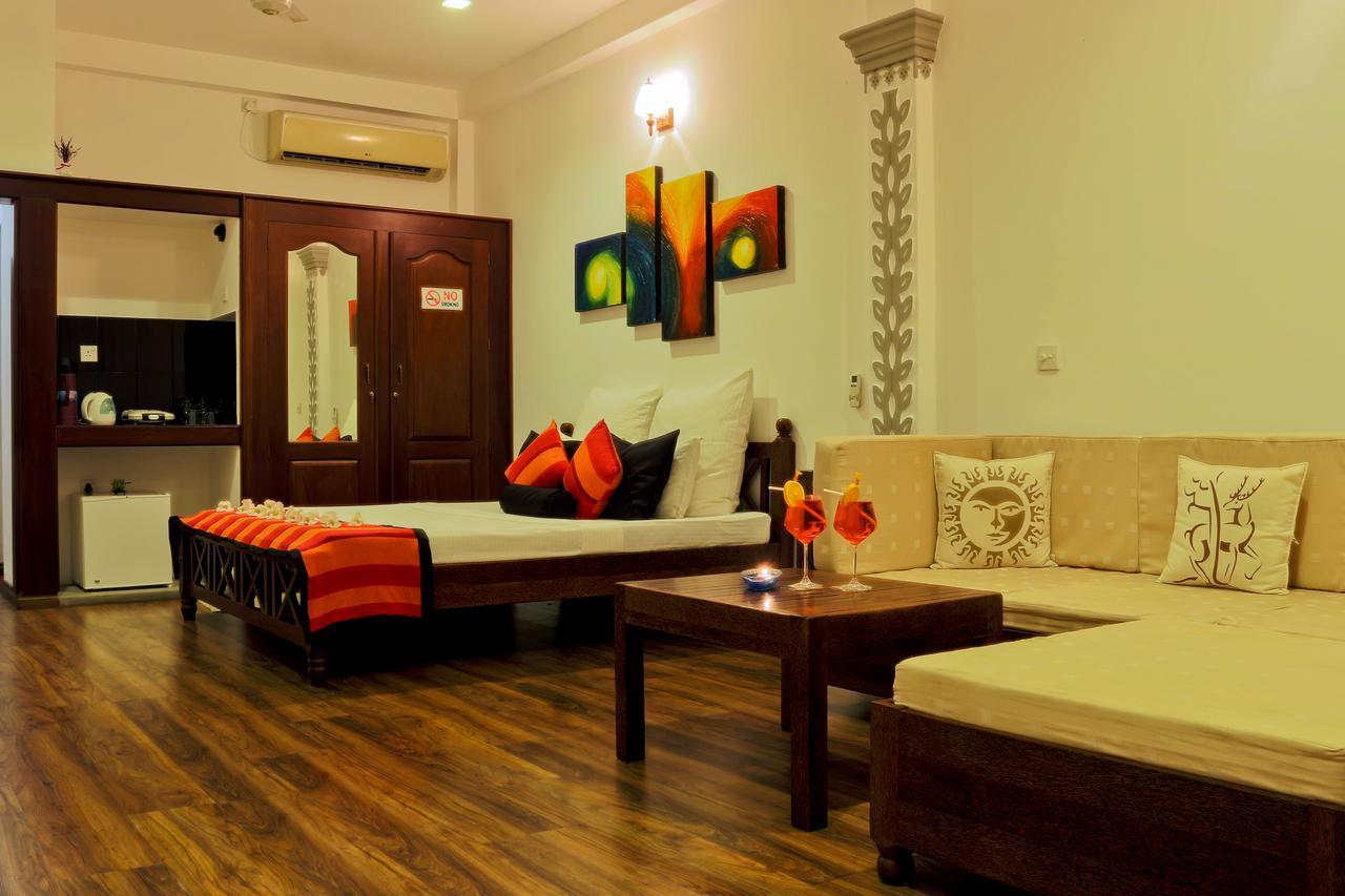Thumbelina Apartments & Hotel Aluthgama Luaran gambar