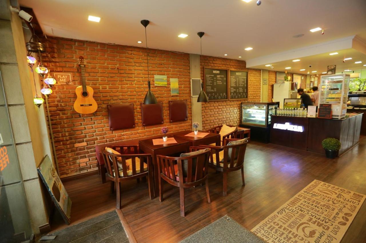 Thumbelina Apartments & Hotel Aluthgama Luaran gambar